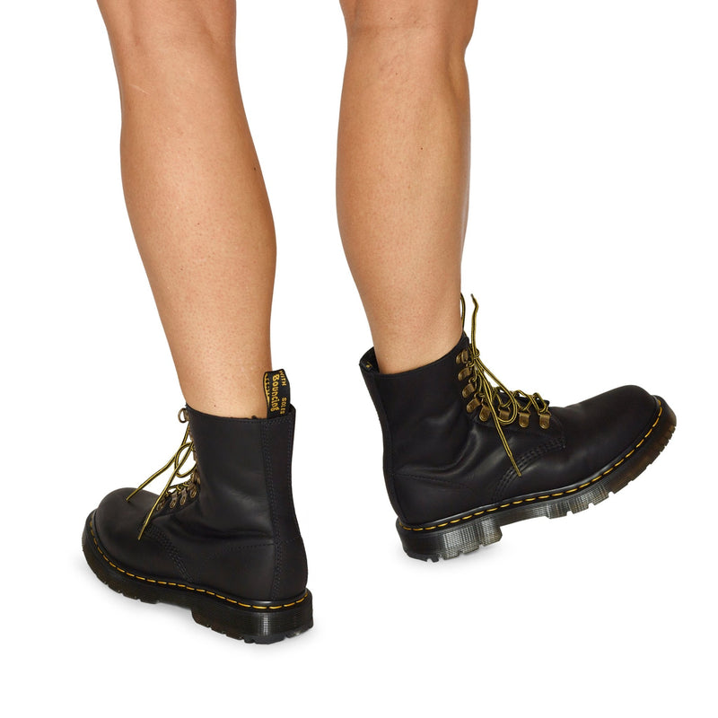 1460 - Chattanooga Shoe Co.Dr. Martens27007001Black Snowplow WP