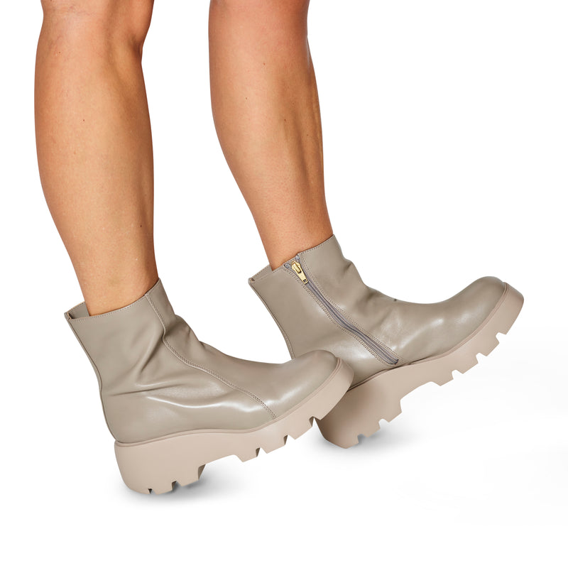 Naked Feet Xenus Platform Boot – Chattanooga Shoe Co.