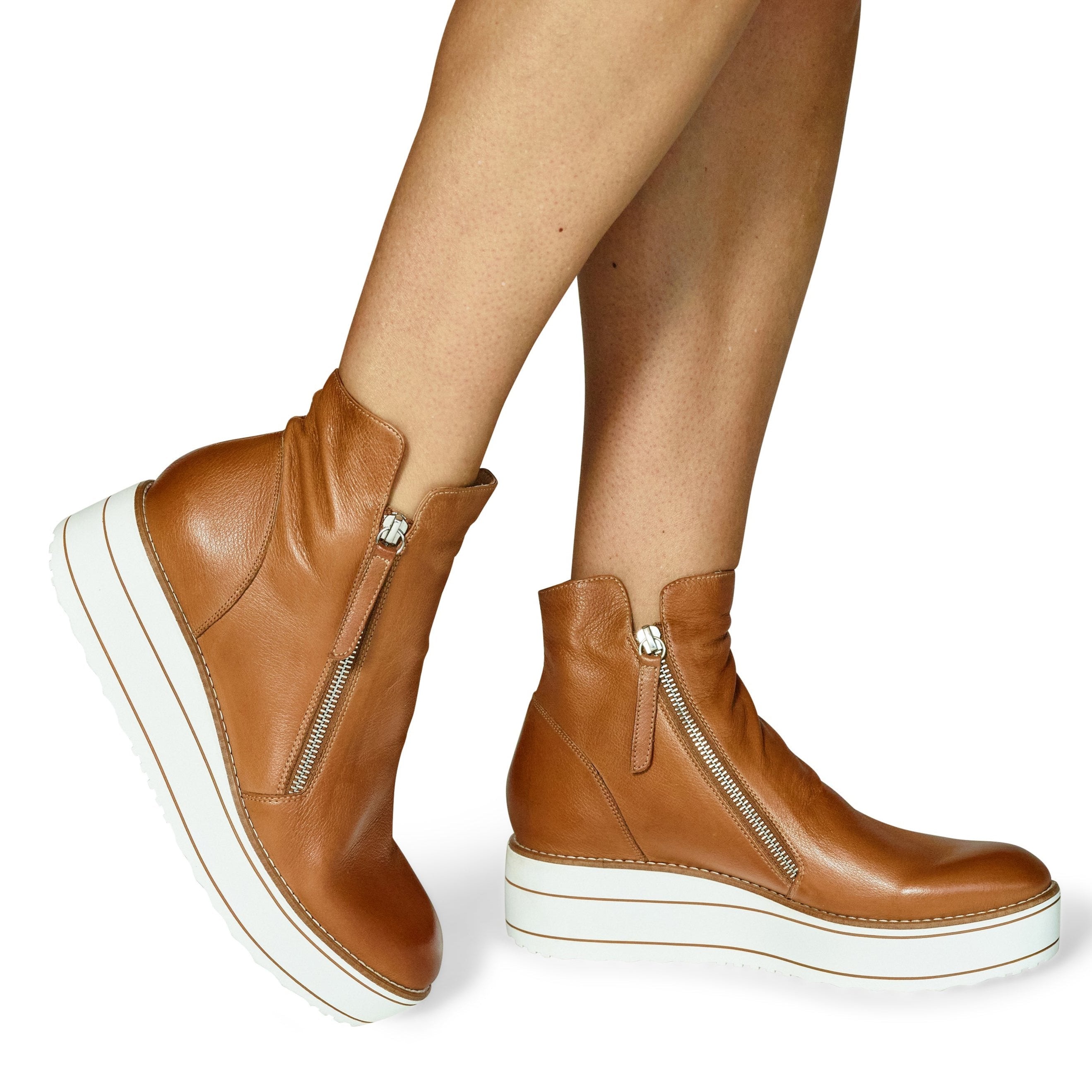 靴 NeNe Silent D Nene Sneaker Bootie