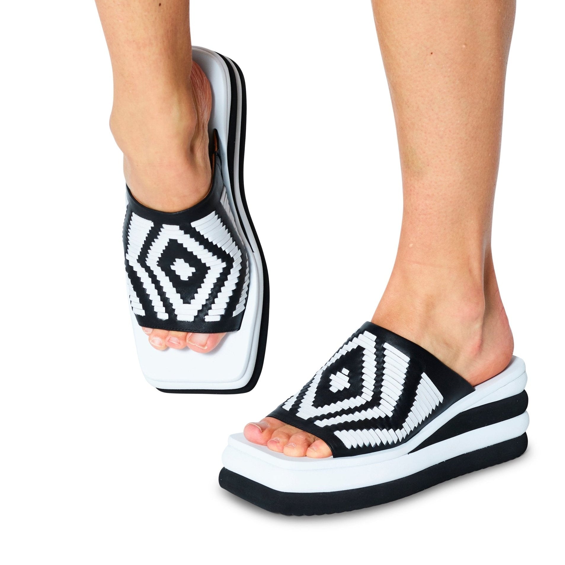 Eviana - Chattanooga Shoe Co.L'Amour Des PiedsBlack White