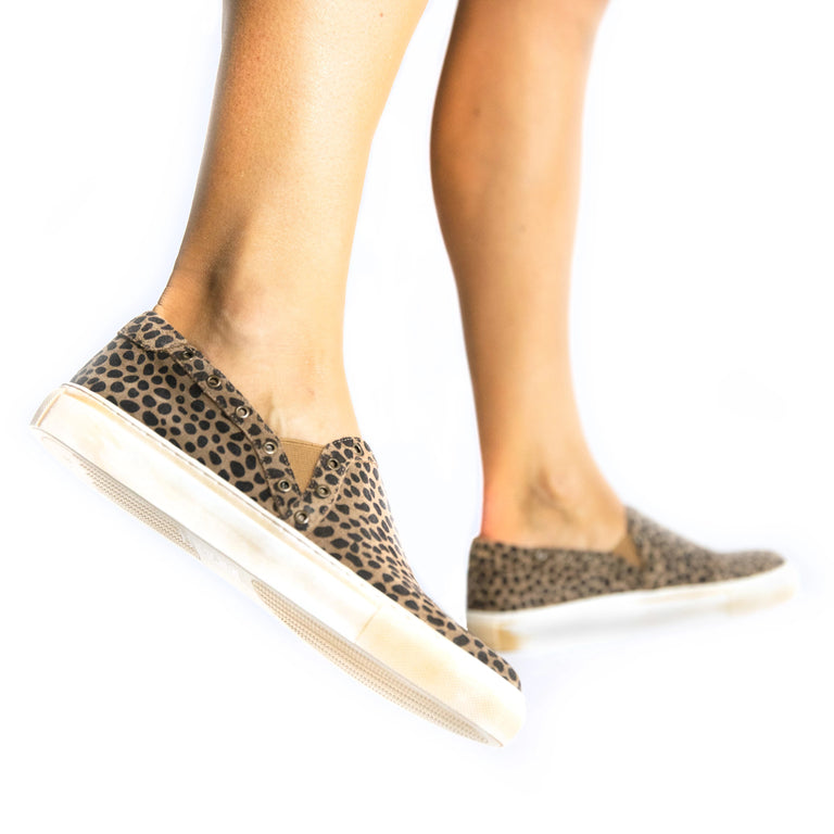 Taylor Swift's Leopard-Print Heels at NYU 2022 Commencement | POPSUGAR  Fashion